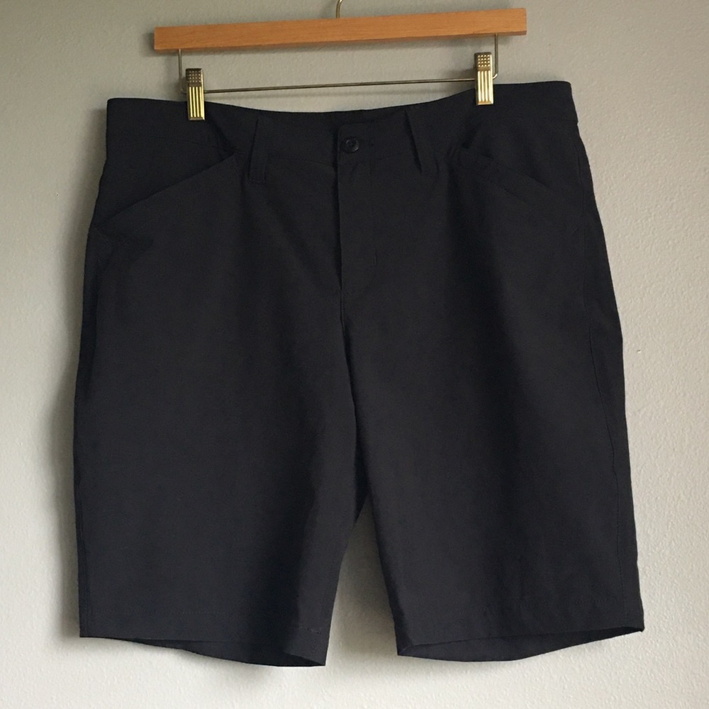 Eddie Bauer Women’s Black Outdoor Shorts EUC